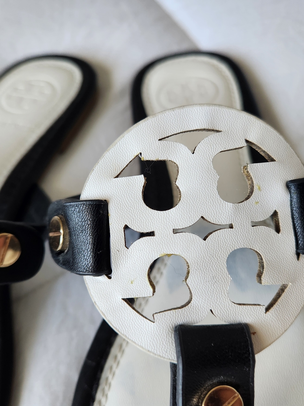 Tory Burch Black and White Logo Thong Sandals - Picture 5 of 6